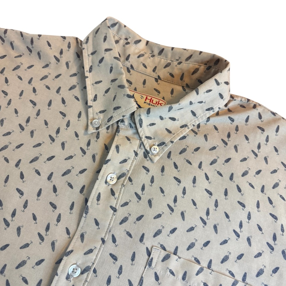 Huk Performance Fishing Shirt Mens XL Tan Lure Print Short Sleeve Button Down